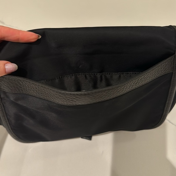 Lululemon crossbody bag with leather details - Picture 6 of 9